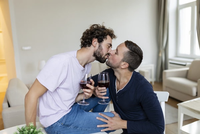 Find a Gay Sugar Daddy in Altrincham, England – Gkiss