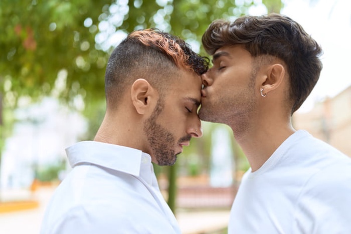 Find a Gay Sugar Daddy in Addlestone, England – Gkiss